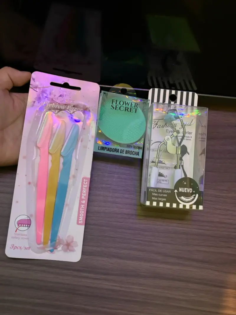 Set con rizador, limpiador y rasuradoras