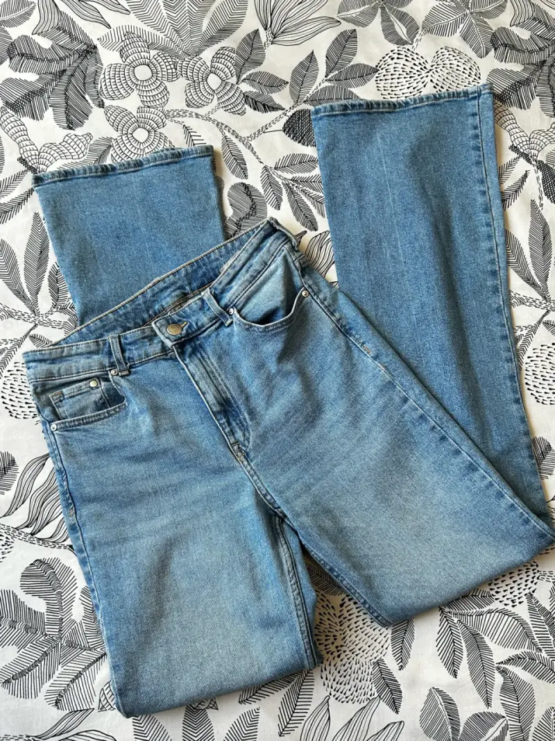Jeans de mezclilla azul bootcut talle alto - 1
