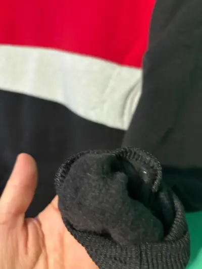 Conjunto deportivo para niños negro y roj - miniatura 3