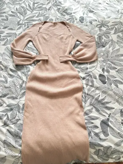 Vestido ajustado de punto color beige - miniatura 2