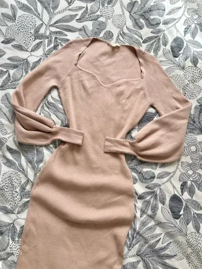 Vestido ajustado de punto color beige - miniatura 3