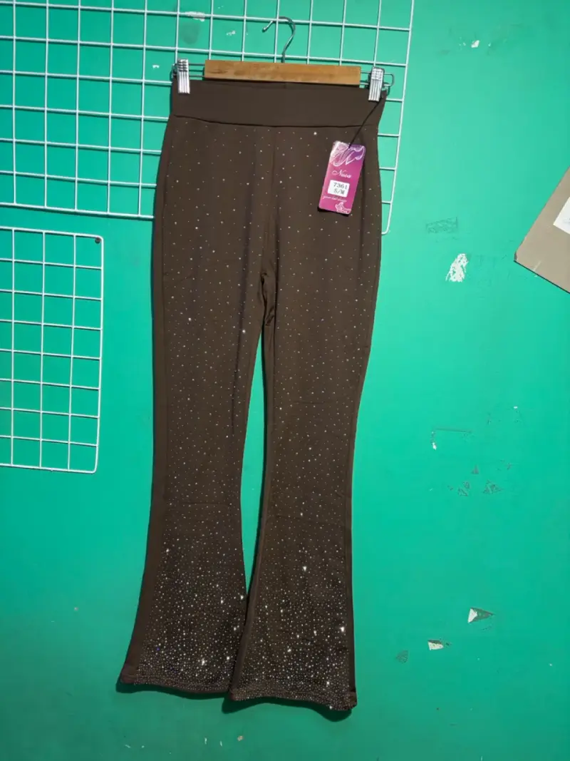 Pantalones acampanados marrones con brillo - 1