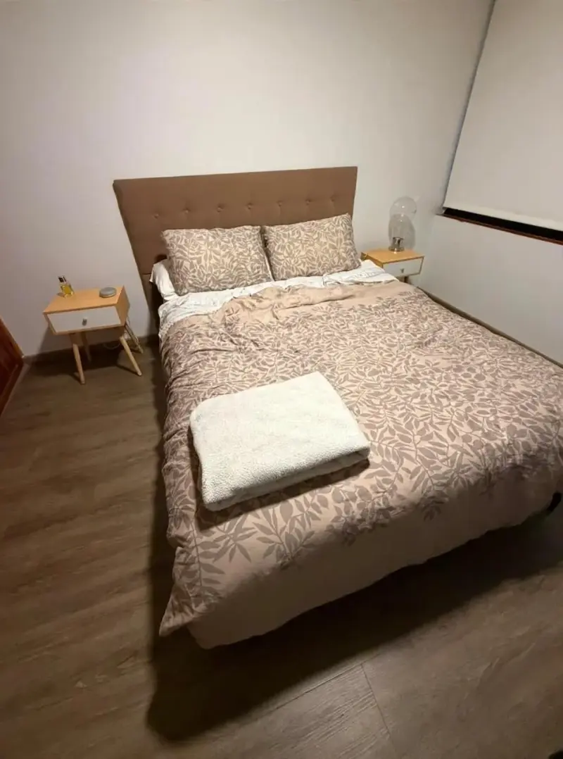 ‼️OFERTA‼️PACK CAMA ROSEN 2 PLAZAS + VELADORES - 1