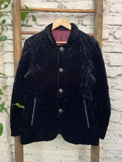 Chaqueta de terciopelo negra con bellos botones - miniatura 1