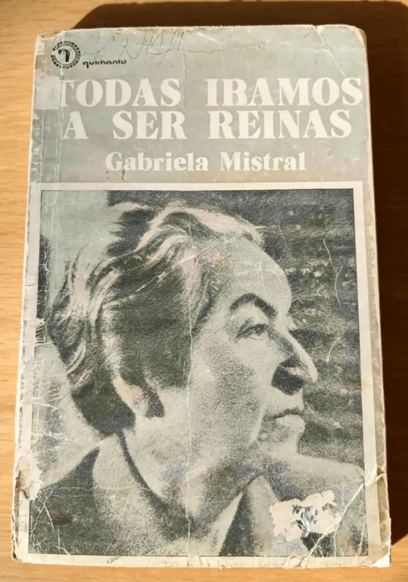 Libro 'Todas íbamos a ser reinas' de Gabriela Mistral