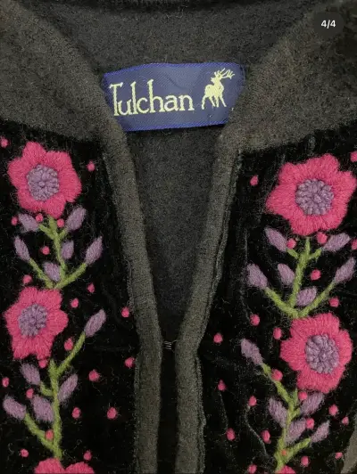 Cardigan negro con bordado floral - miniatura 4