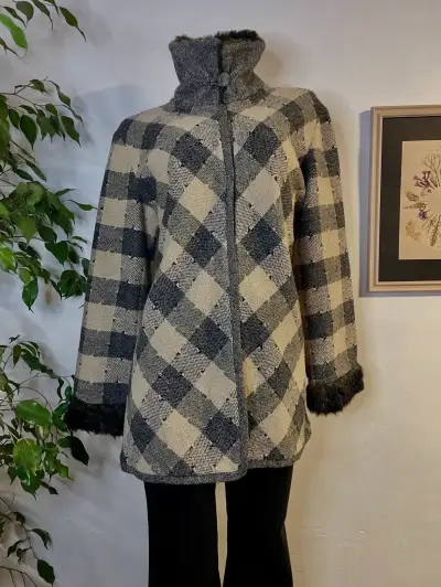 Abrigo de lana a cuadros con cuello alto - miniatura 1