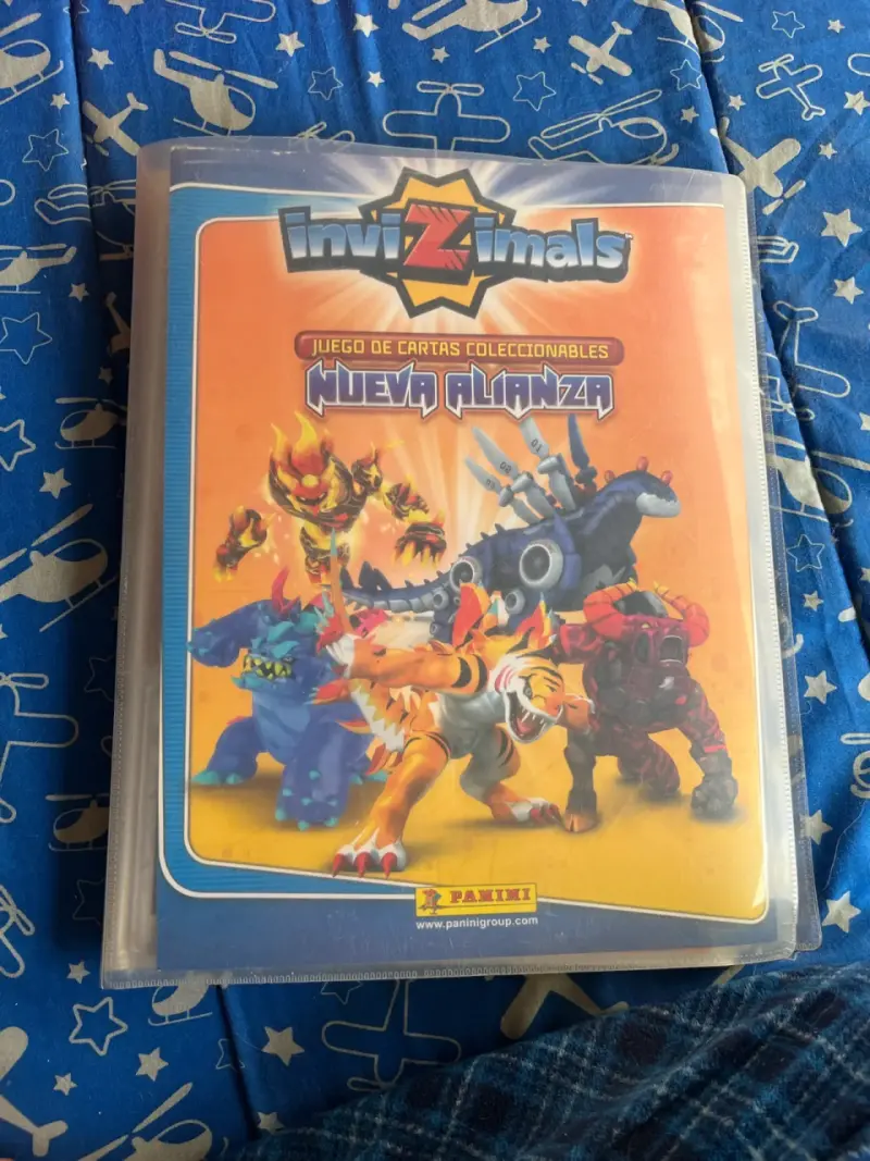 Álbum de Cartas Coleccionables Invizimals Nueva Alianza - 1