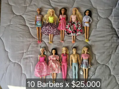 Lote de 10 muñecas Barbie - miniatura 1