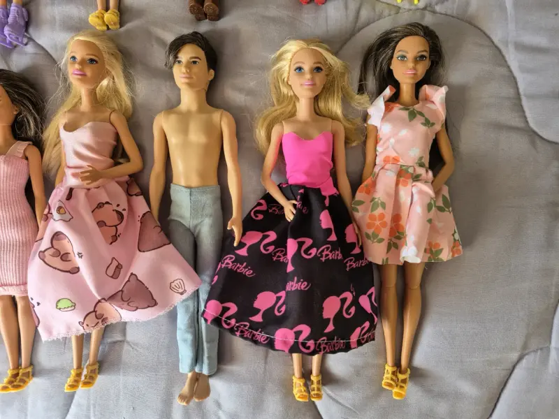 Lote de 10 muñecas Barbie - 5