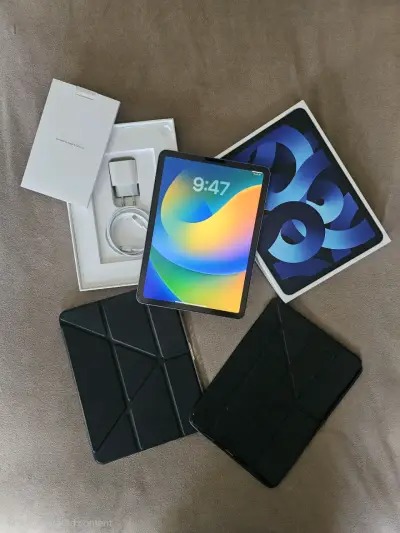 iPad Air 5ta Generación 256GB Azul con Accesorios - miniatura 1