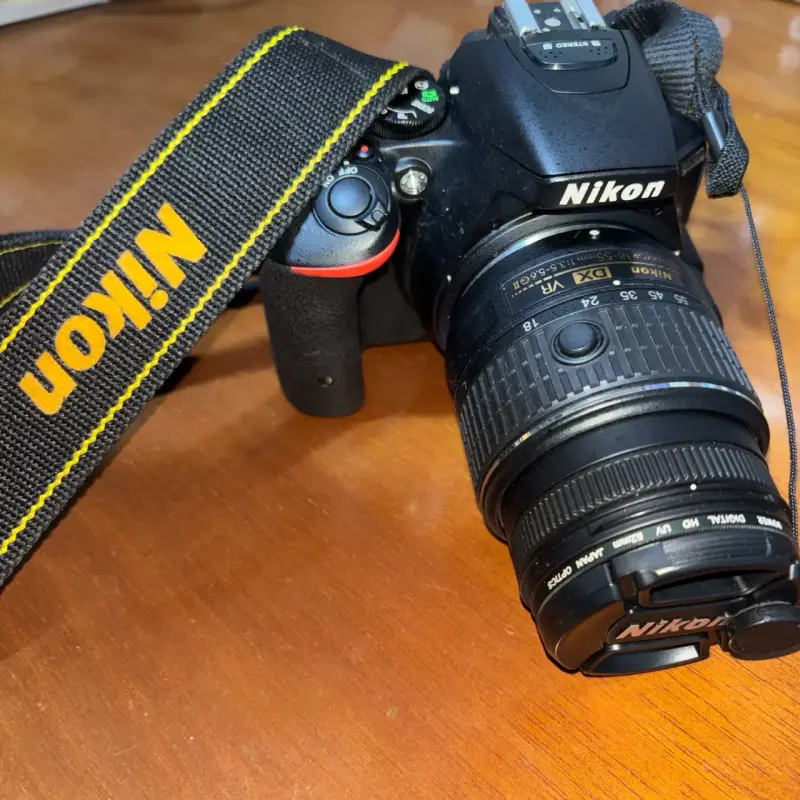 Cámara Nikon D5500 con accesorios y lentes Vivitar - 2