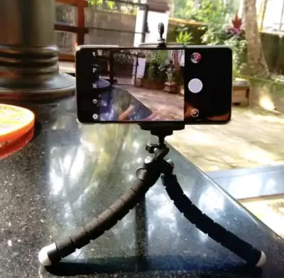 Trípode flexible para smartphone y cámara con control remoto - miniatura 3