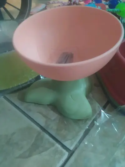 Plato de mascotas con pedestal - miniatura 1