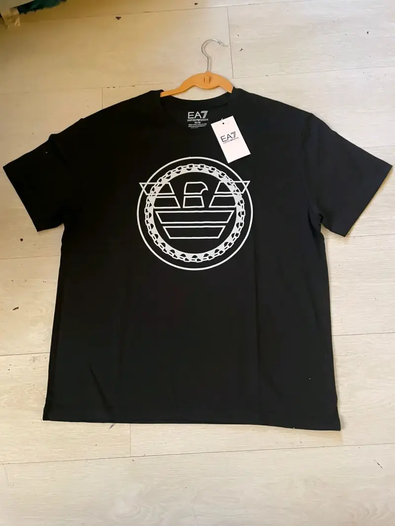 Polera Negra EA7 Emporio Armani con Logo - 1