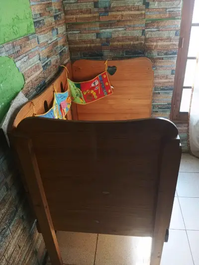 Cuna de madera para bebé con colchón - miniatura 1
