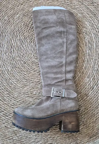 Botas bucaneras de gamuza con plataforma - miniatura 3