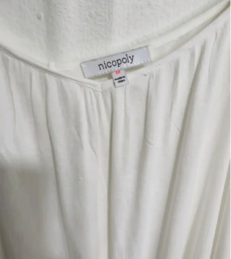 Blusa blanca con encaje Nicopoly - 3