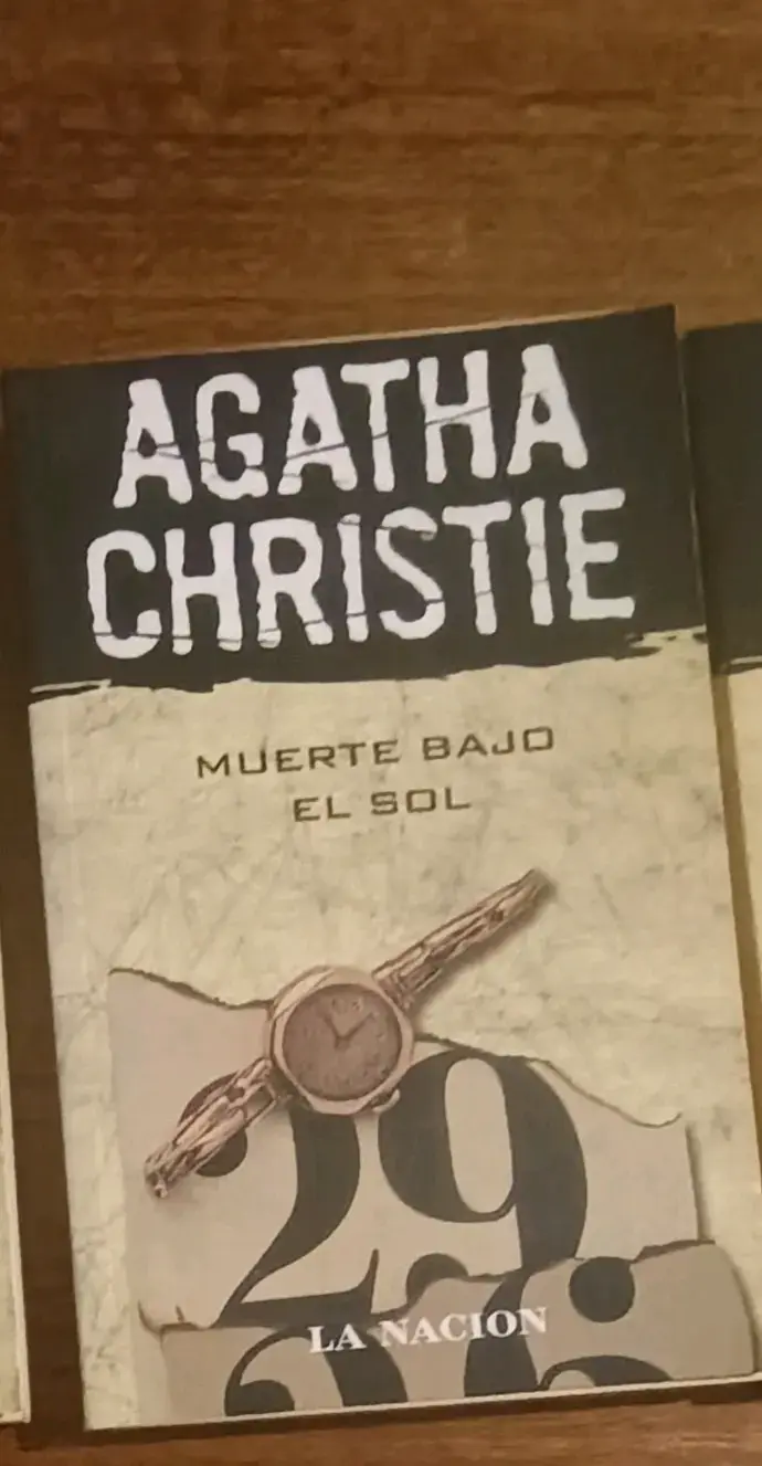 Libro 'Muerte Bajo el Sol' de Agatha Christie