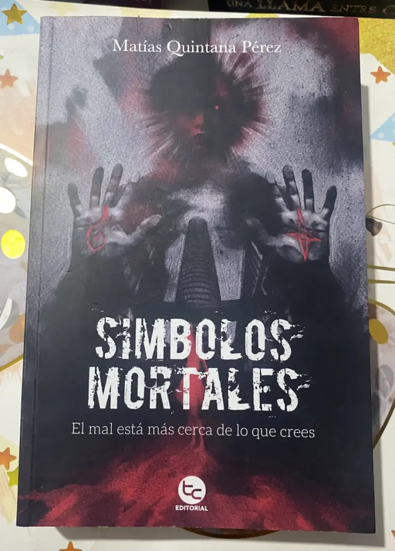 Libro Símbolos Mortales de Matías Quintana Pérez