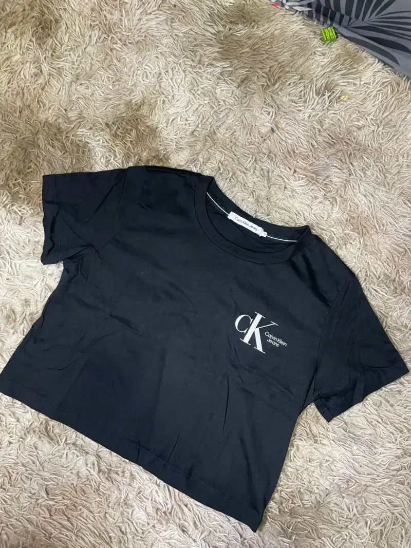 Polera negra Calvin Klein para mujer
