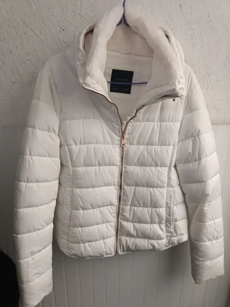 Chaqueta acolchada blanca con capucha Zara - 1