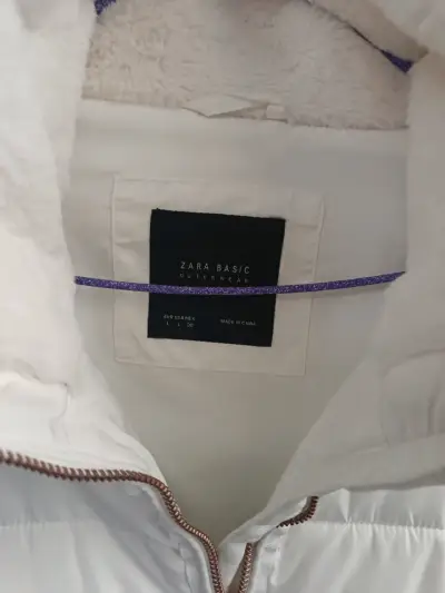 Chaqueta acolchada blanca con capucha Zara - miniatura 2