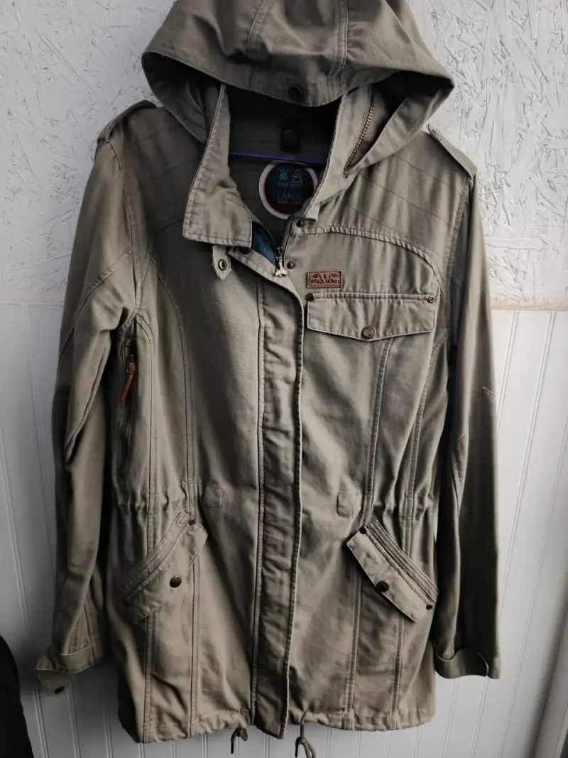 Gabardina con capucha Haka Honu para mujer - 1