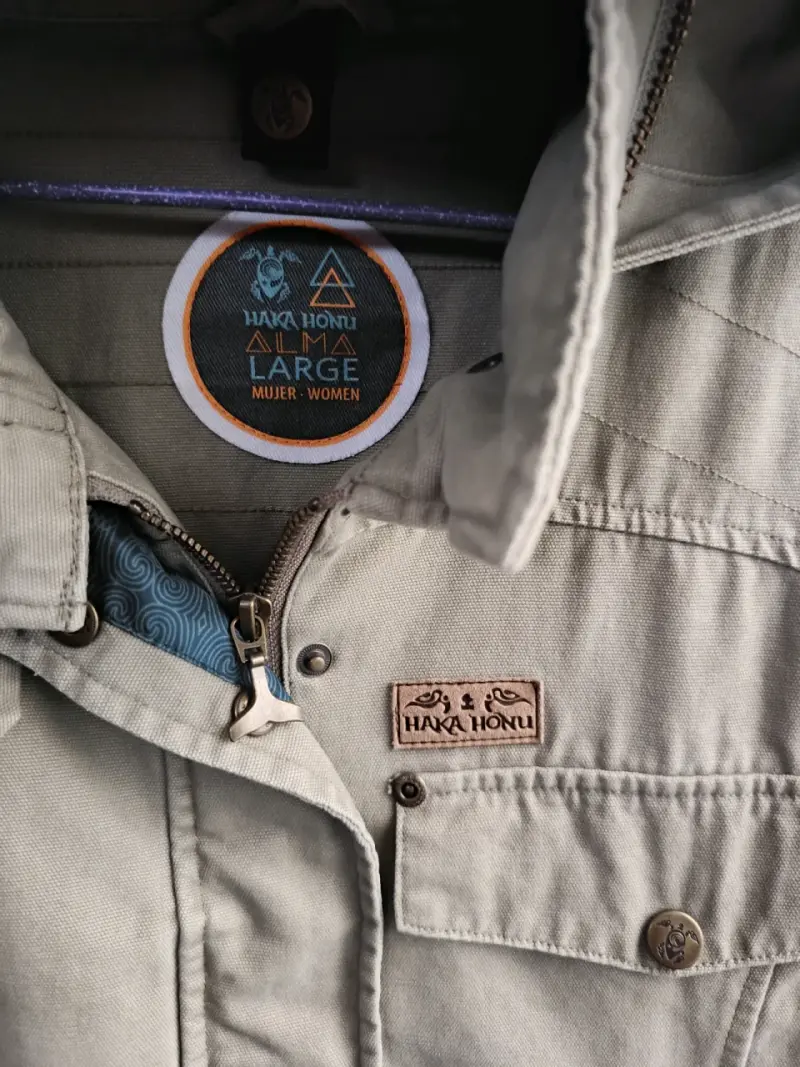 Gabardina con capucha Haka Honu para mujer - 2