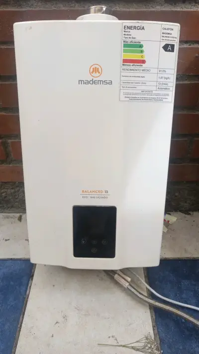 Calefón Mademsa Balanced 13 Eco Gas Licuado - miniatura 1