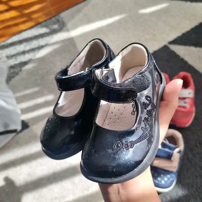 Zapatos de charol negro para niña talla 20 - 2
