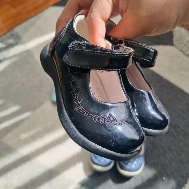 Zapatos de charol negro para niña talla 20 - 3