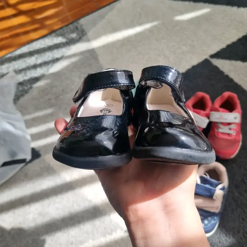 Zapatos de charol negro para niña talla 20 - 4