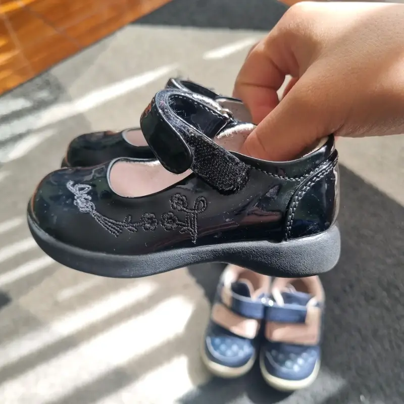 Zapatos de charol negro para niña talla 20 - 5