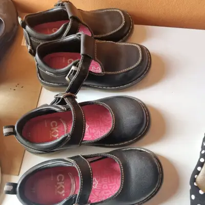 Zapatos escolares de cuero negro para niña CKY - miniatura 1