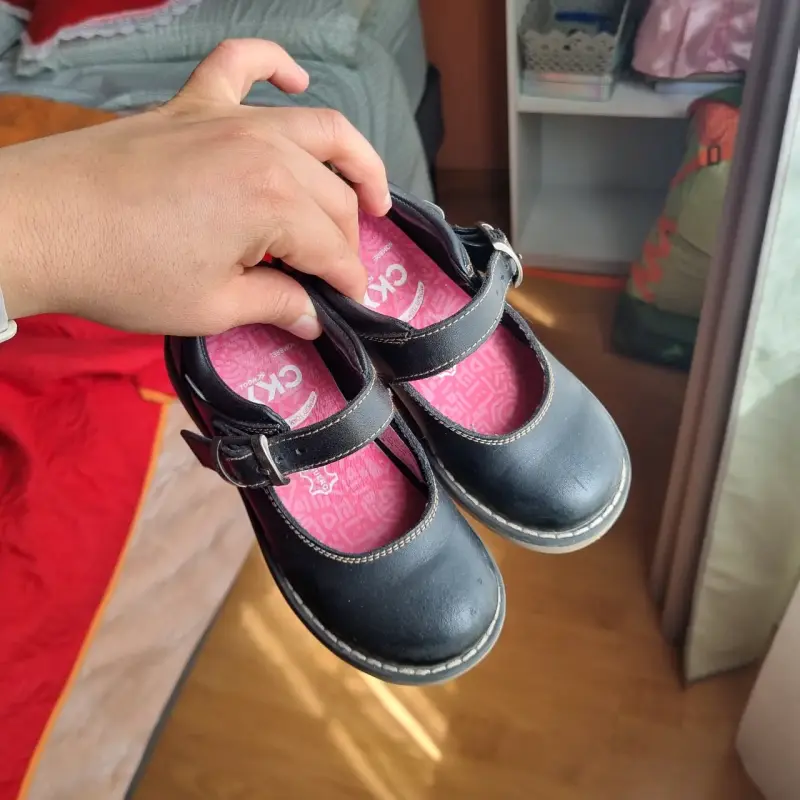 Zapatos escolares de cuero negro para niña CKY - 5