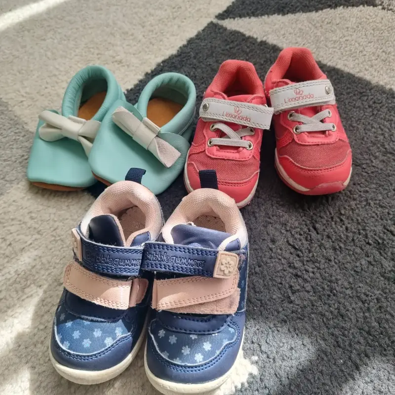 Lote de zapatillas y mocasines para bebé