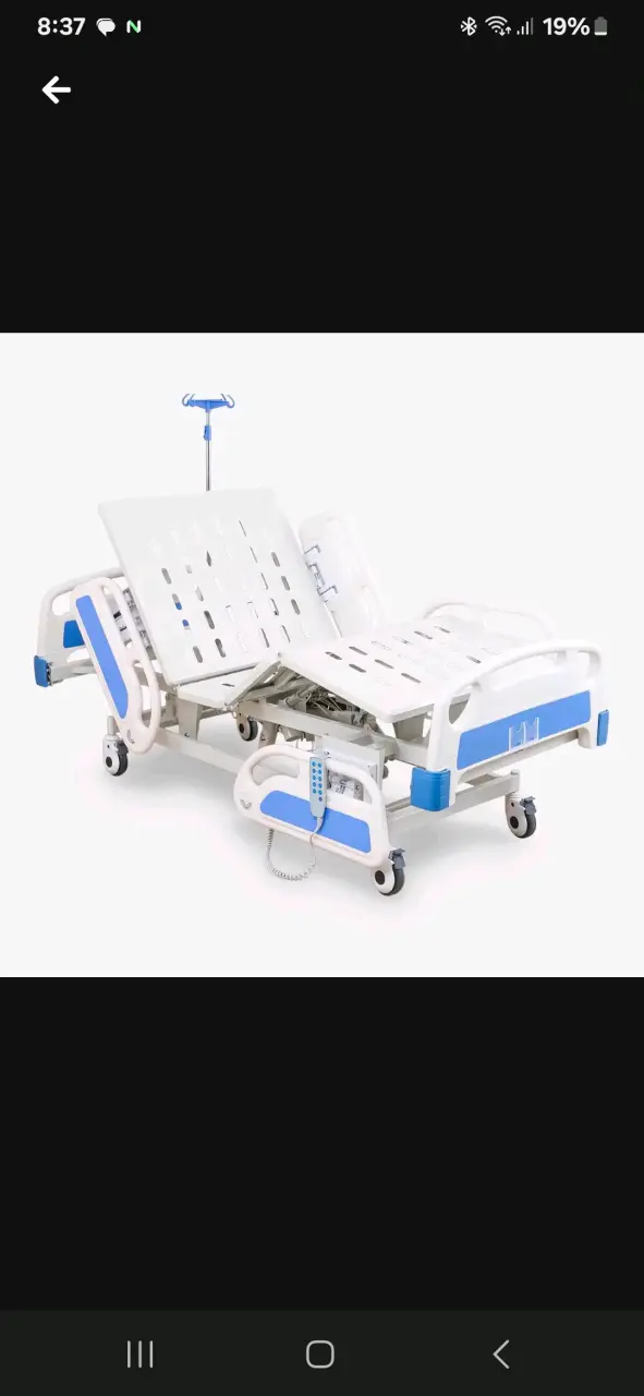 Cama hospitalaria ajustable con control remoto