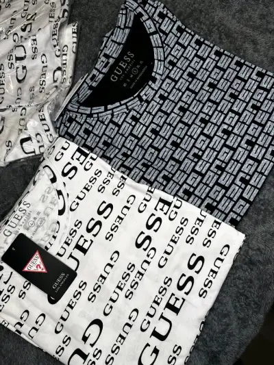 Poleras Guess para hombre estampadas - miniatura 2