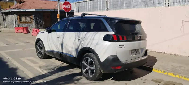 SUV Peugeot 5008 blanco en buen estado - 2
