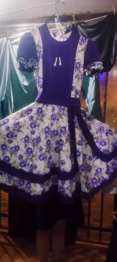 Vestido de fiesta floral morado para mujer - miniatura 1