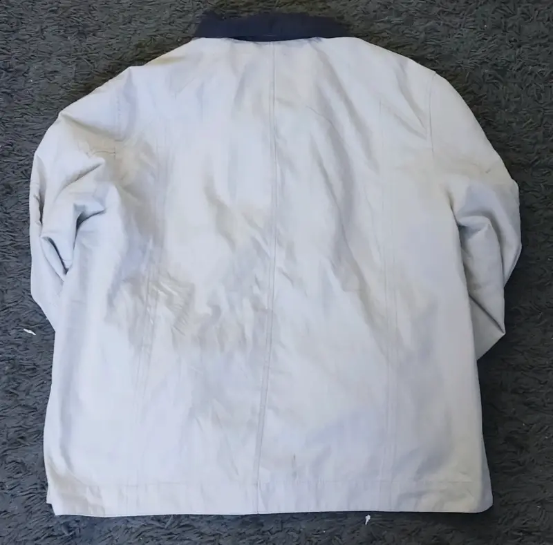 Chaqueta beige con cuello azul marino - 3