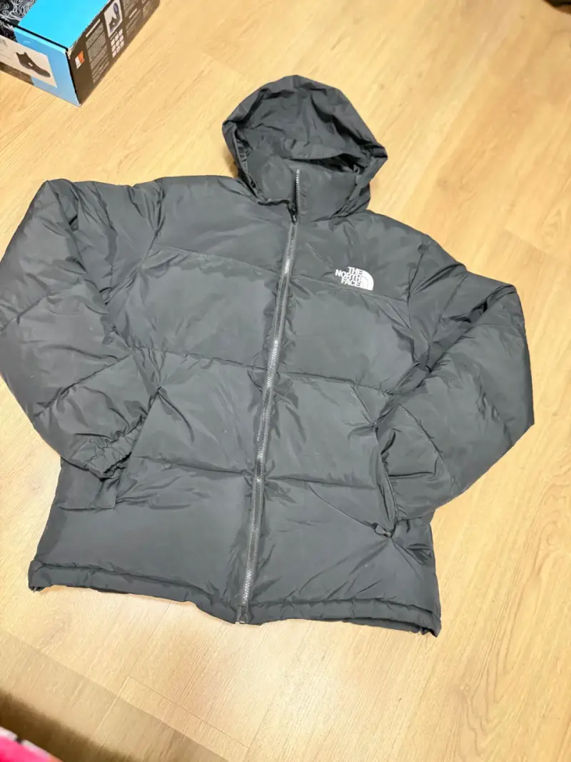 Chaqueta negra The North Face con capucha