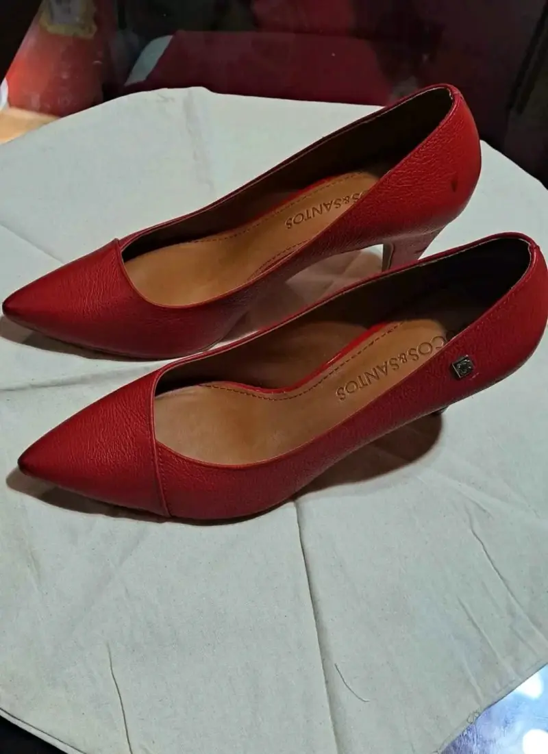Zapatos de tacón rojos Loucos & Santos talla 38 - 1
