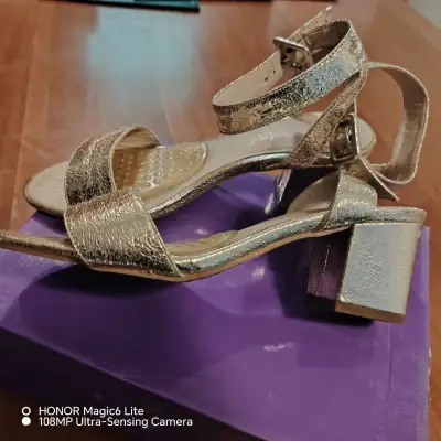 Sandalias de Tacón Doradas Azaleia Marilyn - miniatura 2