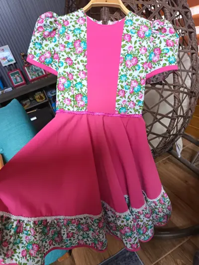 Vestido infantil rosa con estampado floral - miniatura 1