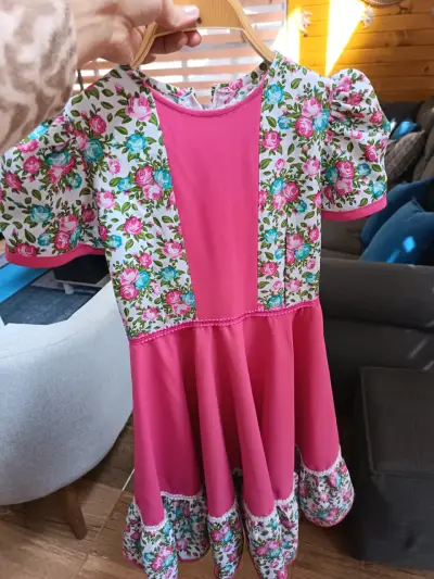 Vestido infantil rosa con estampado floral - miniatura 3