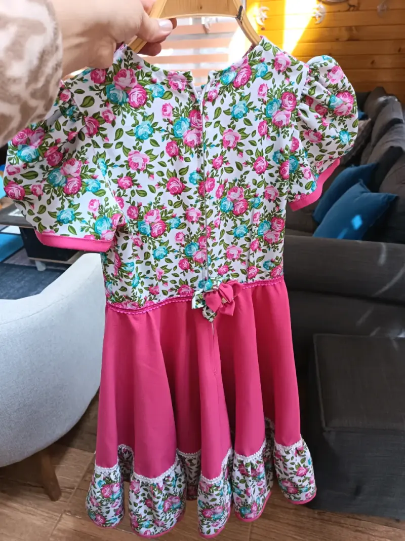 Vestido infantil rosa con estampado floral - 5