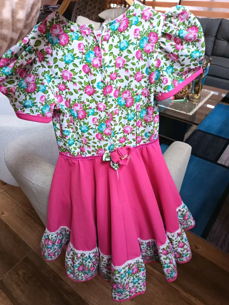 Vestido infantil rosa con estampado floral - 6