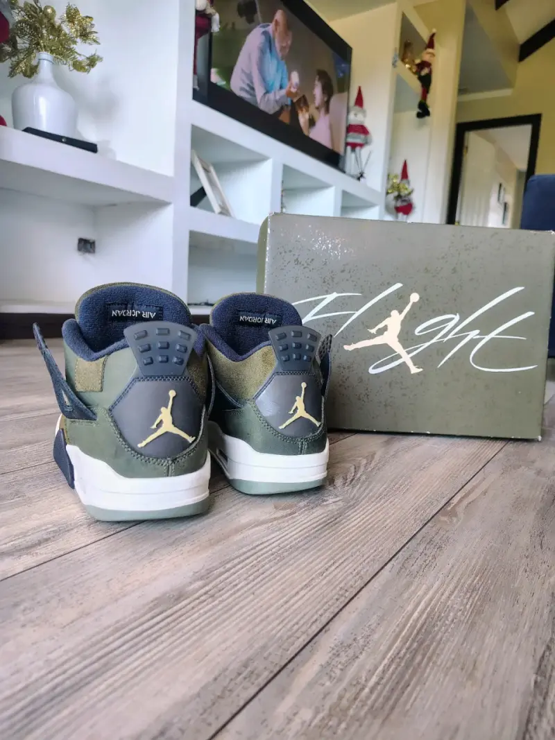 Zapatillas Nike Air Jordan 4 Retro Verde Oliva - 4